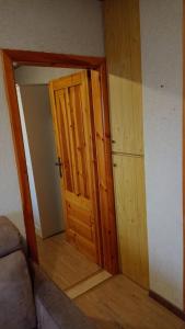 a wooden door in a room with a closet at Appartamento Milollo Polsa in Brentonico
