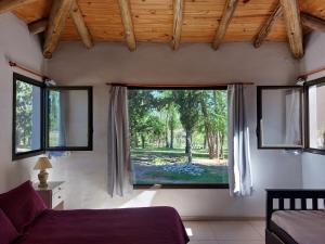 Una cama o camas en una habitación de La Casita del Bosque