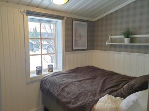a bedroom with a bed and a window at Cozy cottage in Vemdalen close to the ski slopes in Vemdalen