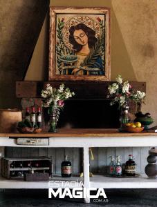 a painting of a woman on top of a shelf at Hotel Termas Lahuen-Có in Los Molles