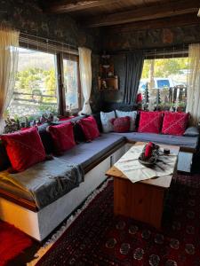 Fotografia z galérie ubytovania E L chalet. A cosy mountain retreat. v destinácii Palaios Agios Athanasios
