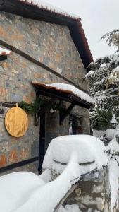 Kép E L chalet. A cosy mountain retreat. szállásáról Paleósz Ájosz Athanászioszban a galériában