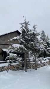 Kép E L chalet. A cosy mountain retreat. szállásáról Paleósz Ájosz Athanászioszban a galériában