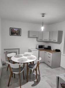 Apartament Brama Bałtyku tesisinde mutfak veya mini mutfak