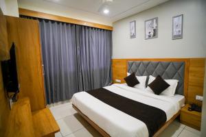 Postel nebo postele na pokoji v ubytování Hotel Suncity