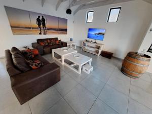 a living room with a couch and a table and a barrel at 6 on Third in Stompneusbaai