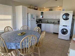 Afbeelding uit fotogalerij van Amazing Views! 2Nd Floor Oceanfront Duplex in Beach Haven