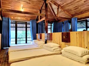 Katil atau katil-katil dalam bilik di Tavan Chopai Homestay