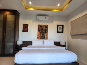 Postel nebo postele na pokoji v ubytování TSE Residence [by Samui Emerald]