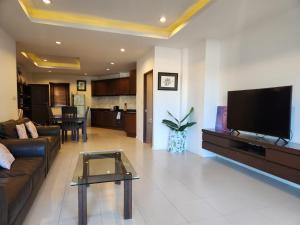 TV a/nebo společenská místnost v ubytování TSE Residence [by Samui Emerald]