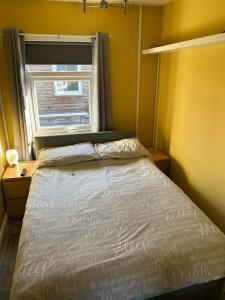 Säng eller sängar i ett rum på Modern One Bedroom Chalet with Central Heating