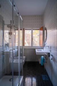 Ett badrum på Casa Domus Galla Placidia - Superlative View -