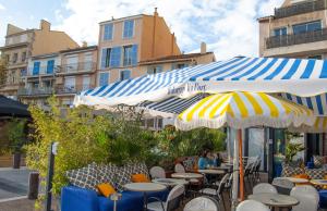 Gambar di galeri bagi Appartement sur le port vue Mer di Bandol