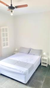 Cama ou camas em um quarto em Pousada Genesis Guaruja