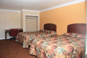 Postel nebo postele na pokoji v ubytování A-1 Budget Motel