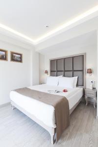 Cama ou camas em um quarto em Perla Galata Hotel