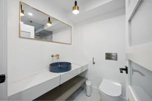 Fotografie z fotogalerie ubytování Modern Lower 2BR - Near Restaurants, River, Parks! Whitby v destinaci Whitby