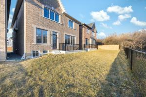 Fotografie z fotogalerie ubytování Modern Lower 2BR - Near Restaurants, River, Parks! Whitby v destinaci Whitby