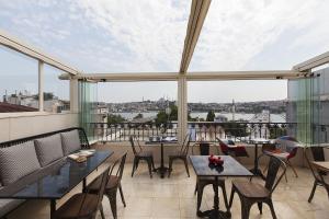 Uma varanda ou terraço em Perla Galata Hotel