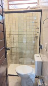 Koupelna v ubytování Suítes Tambaú