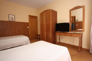 TV a/nebo společenská místnost v ubytování Hotel Rural Montaña de Cazorla