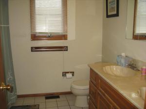Ένα μπάνιο στο Large Home Located On The Ocean Block In Surf City Just 100 From The Beach +16 φωτογραφίες