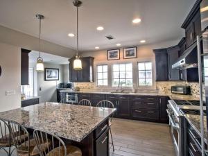 Φωτογραφία από το άλμπουμ του Large Ocean Side Home With Beautiful Views σε Loveladies