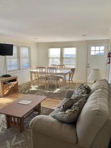 Gambar di galeri bagi Ocean Front Duplex Brant Beach 1St Floor di Brant Beach