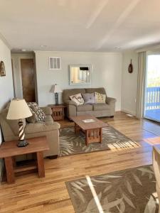 Gambar di galeri bagi Ocean Front Duplex Brant Beach 1St Floor di Brant Beach