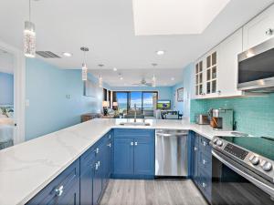 Afbeelding uit fotogalerij van 2 Bedroom 2 Bath 3Rd Floor Fishery Condo With Fabulous Ocean Views in Ship Bottom