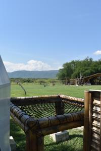 - une vue sur un parc avec une aire de jeux dans l'établissement San José Tatacoa, à Villavieja