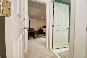 鲍伊SUITE A - Private Cozy, Spacious Suite with Private Bathroom的相册照片