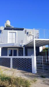 El edificio en el que está la casa vacacional