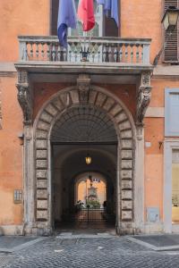 an entrance to a building with an arch with a balcony at Prefetti 46 in Rome