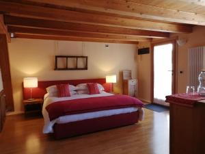 a bedroom with a large bed and two lamps at La Thuillettaz B&B in Saint-Rhémy-en-bosses
