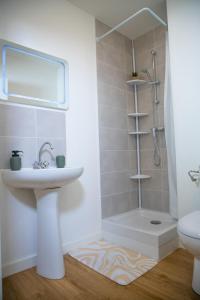 a bathroom with a sink and a shower at Le Beverley Studio in Blain