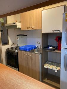 a kitchen with a sink and a stove at Departamento Vistamar in Arica