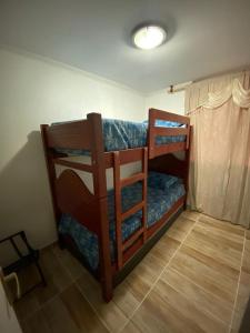 a bedroom with two bunk beds in a room at Departamento Vistamar in Arica