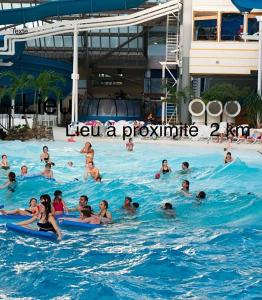 Swimmingpoolen hos eller tæt på Loue une chambre 282 rue Lecourbe Paris