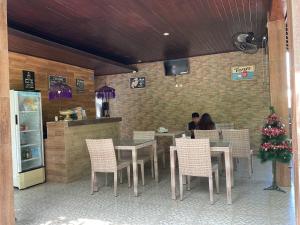 a couple sitting at a table in a restaurant at Bunutbali Villas88 in Nusa Lembongan