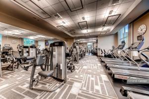 Fitness centrum a/nebo fitness zařízení v ubytování Lucky Gem Penthouse & Luxury Suites at Signature Resort, Balcony Strip View 2605