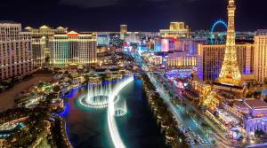 Nespecifikovaný výhled na destinaci Las Vegas nebo výhled na město při pohledu z hotelu