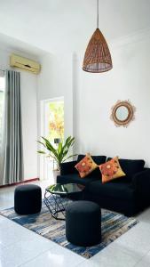 a living room with a couch and a table at Gem Villa 67, biệt thự 15 phòng có hồ bơi lớn in Ho Chi Minh City