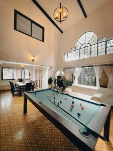 Billiards table sa Sky Rancho Hostel