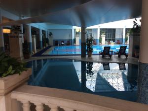 The swimming pool at or close to CM Serviced Apartment Shenzhen Hillside