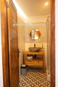 Koupelna v ubytování SakaLoka Cottage1- Mountain and Rice Field View