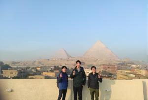 الضيوف المقيمون في Lucky Pyramids View