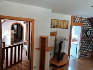 TV a/nebo společenská místnost v ubytování Sunshine Apartment