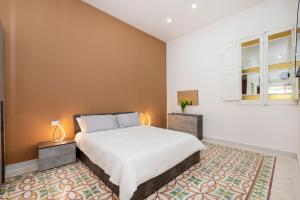Кровать или кровати в номере 3 Bedroom House of Character in Rabat