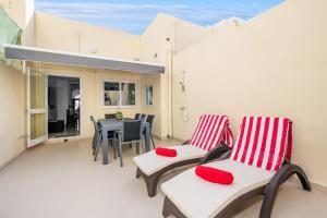 Гостиная зона в 3 Bedroom House of Character in Rabat